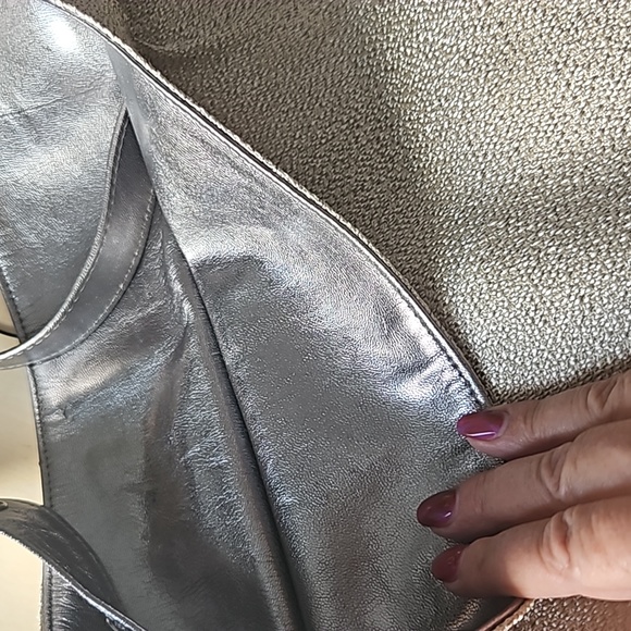 Hagara Embossed and Smooth Metallic Hobo Shoulder Bag - Picture 5 of 14